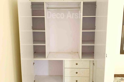 فضای داخل کمد دیواری